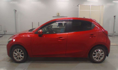 MAZDA DEMIO из Японии MAZDA DEMIO из Японии